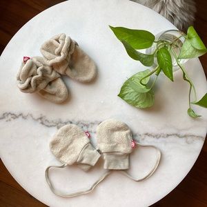 Zutano Cozy Fleece Gripper Bootie and Mitten (Khaki)